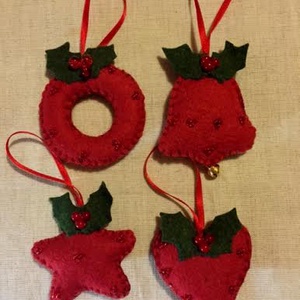 Filc karácsonyfa díszek magyal levéllel - karácsony - karácsonyi lakásdekoráció - karácsonyfadíszek - Meska.hu