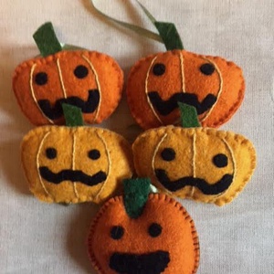 Őszi tökdíszek, Haloween tökök - otthon & életmód - dekoráció - halloween - halloweeni ajtódíszek és ablakdíszek - Meska.hu