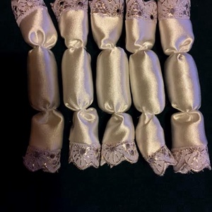 Textil szaloncukor ínyenceknek, csontszín-arany - karácsony - Meska.hu