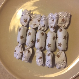 Textil szaloncukor, fehér - arany csillagos - karácsony - karácsonyi lakásdekoráció - karácsonyfadíszek - Meska.hu