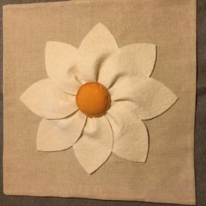 Nagy virágos, aplikált díszpárna, Otthon & Életmód, Lakástextil, Párna & Párnahuzat, Varrás, MESKA