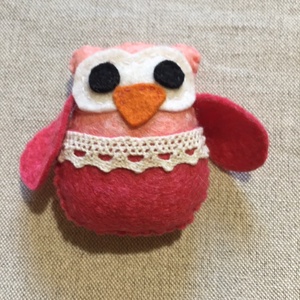 Bagoly barátok gyapjúfilcből - otthon & életmód - dekoráció - dísztárgy - Meska.hu