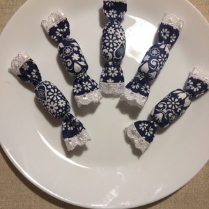 Textil szaloncukor, Kék- fehér - karácsony - karácsonyi lakásdekoráció - karácsonyfadíszek - Meska.hu