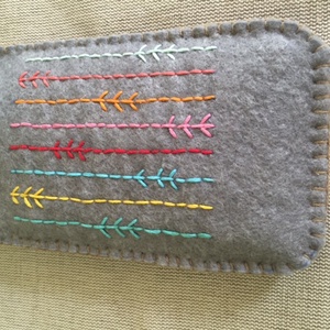 Hímzett filc mobiltok - táska & tok - pénztárca & más tok - telefontok - Meska.hu