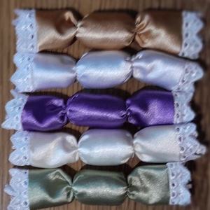 Szaténselyem textil szaloncukor, Karácsony, Karácsonyi lakásdekoráció, Karácsonyfadíszek, Varrás, MESKA