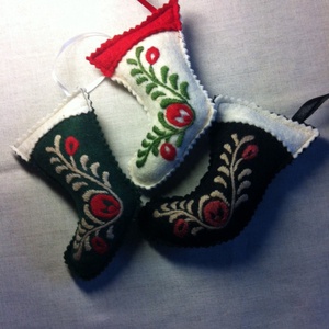 Filc csizma szűrhímzéssel( 3db) csempefej részére - Meska.hu