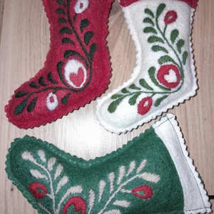 Hímzett csizmák ( kandallódíszek) 3db - Meska.hu