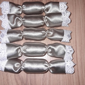 Ezüst - fehér szaloncukor( textil), Karácsony, Karácsonyi lakásdekoráció, Karácsonyfadíszek, Varrás, MESKA