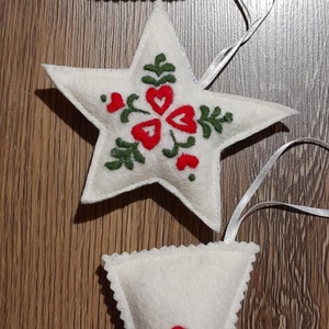 Szűrhímzéses karácsonyfa díszek - Meska.hu