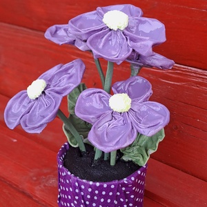 Kisvirágok pöttyös tartóban - otthon & életmód - dekoráció - Meska.hu