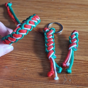 Nemzeti színű karkötő, kitűző és kulcstartó - Meska.hu