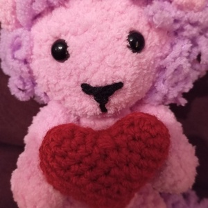 Horgolt szerelmes oroszlán és malac figura - Meska.hu