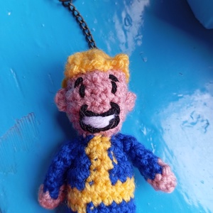 Horgolt vault boy kulcstartó , Táska & Tok, Kulcstartó & Táskadísz, Kulcstartó, Horgolás, Hímzés, MESKA