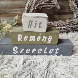 Hit, remény, szeretet - fa hasábok  - Meska.hu