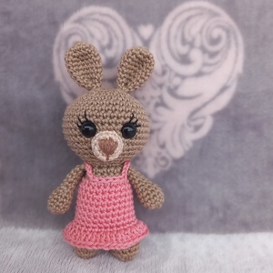 Horgolt mini nyuszi szoknyában - játék & sport - plüssállat & játékfigura - nyuszi - Meska.hu