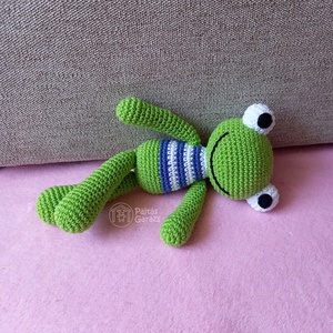 Horgolt béka - játék & sport - plüssállat & játékfigura - béka - Meska.hu