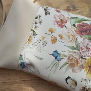 Krémszínű textilbőr virágos válltáska  - táska & tok - kézitáska & válltáska - válltáska - Meska.hu