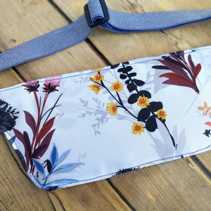 Fehér alapon virágos futós övtáska  - táska & tok - övtáska - Meska.hu