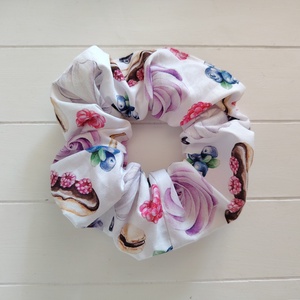 Színes sütis scrunchie hajgumi - Meska.hu
