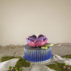 Virágos tortácska gyertya - ciklamen, lila - otthon & életmód - gyertya, illat, aroma - gyertya - Meska.hu