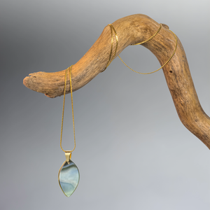 Kétarcú selyemlevél üveg levél medál nyaklánccal - ékszer - nyaklánc - medálos nyaklánc - Meska.hu