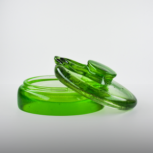 Levélke ékszertartó üvegszelence, üvegöntéssel készült egyedi darab  - ékszer - ékszertartó - ékszerdoboz - Meska.hu