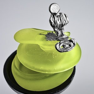 A nő csendje ékszertartó üvegszelence, üvegöntéssel készült egyedi darab , Ékszer, Ékszertartó, Ékszerdoboz, Üvegművészet, MESKA