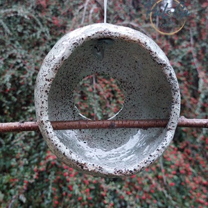 Egyedi, függeszthető, kerek, kerti madáretető , Otthon & Életmód, Ház & Kert, Madáretető & Itató, Agyagozás, Kerámia, MESKA