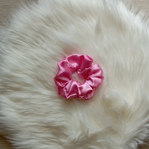 Rózsaszín alvómaszk/szemmaszk és scrunchie hajgumi - szépségápolás - arcápolás - alvómaszk, szemmaszk - Meska.hu