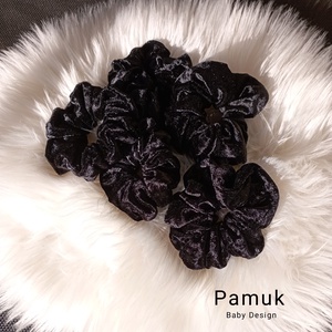 Fekete bársony scrunchie hajgumi  - ruha & divat - hajdísz & hajcsat - hajgumi - Meska.hu