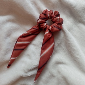 Scrunchie hajgumi , Ruha & Divat, Hajdísz & Hajcsat, Hajgumi, Varrás, Újrahasznosított alapanyagból készült termékek, MESKA
