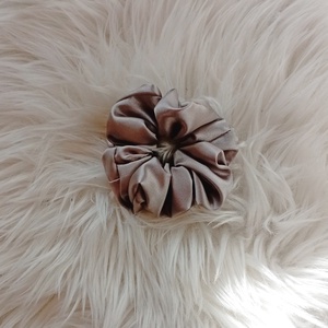 Ezüst scrunchie hajgumi, Ruha & Divat, Hajdísz & Hajcsat, Hajgumi, Varrás, MESKA