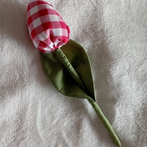 Piros kockás textil tulipán - otthon & életmód - dekoráció - virágdísz és tartó - csokor & virágdísz - Meska.hu