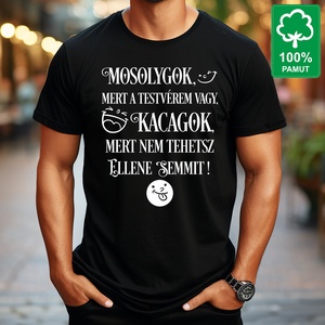 Testvérnek 100% pamut fekete rövid ujjú férfi póló Mosolygok mert a testvérem vagy kacagok mert nem tehetsz ellene semmi - Meska.hu