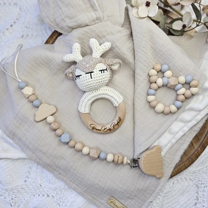 Első ajándékom Babaváró Ajándékbox Bézs szundikendő Cumilánc Macirágcsa Horgolt csörgő , Játék & Sport, Babalátogató ajándékcsomag, Gravírozás, pirográfia, Csomózás, MESKA