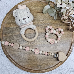 Első Ajándékom Babaköszöntő ajándékbox , Baba - mama, Baba játékok, Cumilánc, Csomózás, Gravírozás, pirográfia, MESKA