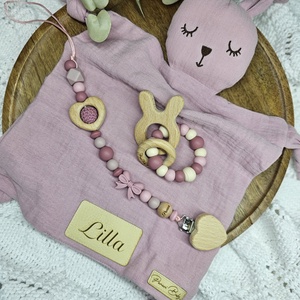 Első ajándékom - Mályva nyuszis szundikendő Babaváró ajándék Babaköszöntő ajándékbox, Baba - mama, Babalátogató ajándékcsomag, Csomózás, Horgolás, MESKA