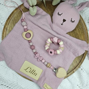 Első ajándékom - Mályva nyuszis szundikendő Babaváró ajándék Babaköszöntő ajándékbox - baba - mama - babalátogató ajándékcsomag - Meska.hu