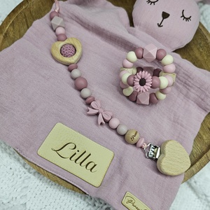 Első ajándékom - Mályva nyuszis szundikendő Babaváró ajándék Babaköszöntő ajándékbox, Baba - mama, Babalátogató ajándékcsomag, Csomózás, Horgolás, MESKA