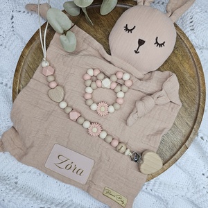 Első ajándékom - Barack nyuszis szundikendő Babaváró ajándék Babaköszöntő ajándékbox, Baba - mama, Babalátogató ajándékcsomag, Csomózás, Horgolás, MESKA