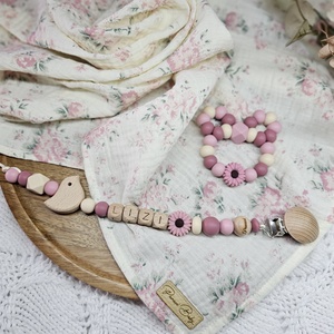 Első ajándékom - Mályva virágos babakendő Babaváró ajándék Babaköszöntő ajándékbox - baba - mama - babalátogató ajándékcsomag - Meska.hu