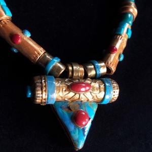 Arany színű tibeti gyöngyös nyaklánc - ékszer - nyaklánc - medálos nyaklánc - Meska.hu