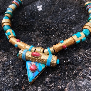 Arany színű tibeti gyöngyös nyaklánc - ékszer - nyaklánc - medálos nyaklánc - Meska.hu