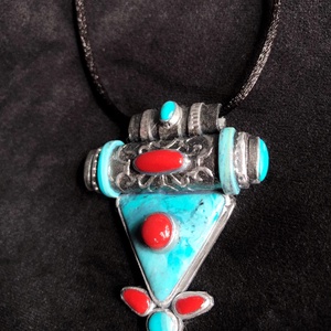 Tibeti stílusú türkiz- korall nyaklánc - ékszer - nyaklánc - medálos nyaklánc - Meska.hu