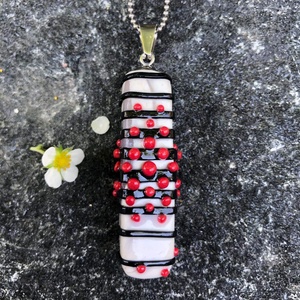Csíkos amulett, Ékszer, Nyaklánc, Medálos nyaklánc, Ékszerkészítés, Gyurma, MESKA