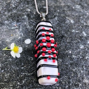 Csíkos amulett - ékszer - nyaklánc - medálos nyaklánc - Meska.hu