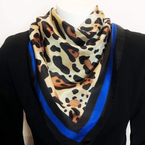 Kézzel festett selyemkendő �Animal print kék szegéllyel 75x75cm (pongé 8) - Meska.hu