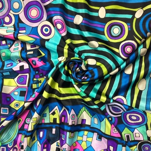 Kézzel festett selyemkendő Hundertwasser 75x75cm (pongé 8), Ruha & Divat, Sál, Sapka, Kendő, Vállkendő, Selyemfestés, MESKA
