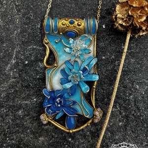 Kék virágos nyaklánc, Ékszer, Nyaklánc, Medálos nyaklánc, Ékszerkészítés, Gyurma, MESKA