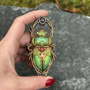 Szkarabeusz bross - ékszer - kitűző és bross - Meska.hu